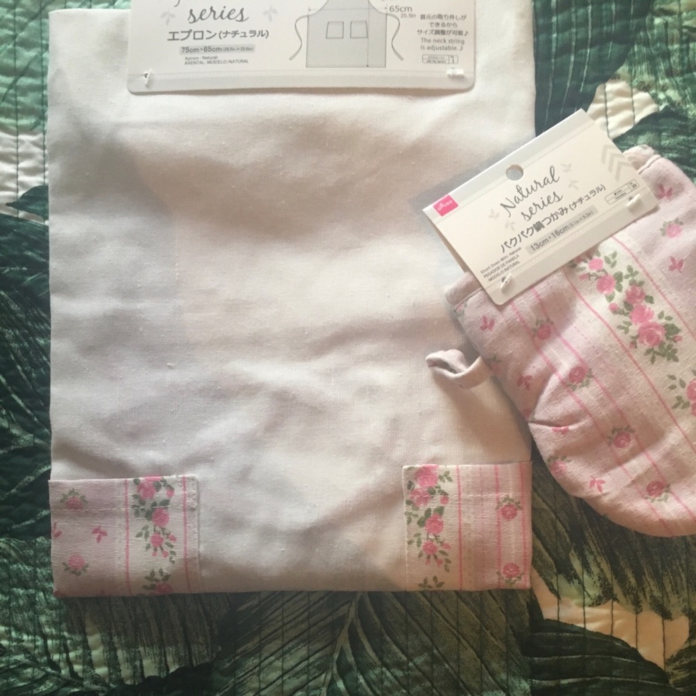 NW PINK ROSES APRON AND MITT SET